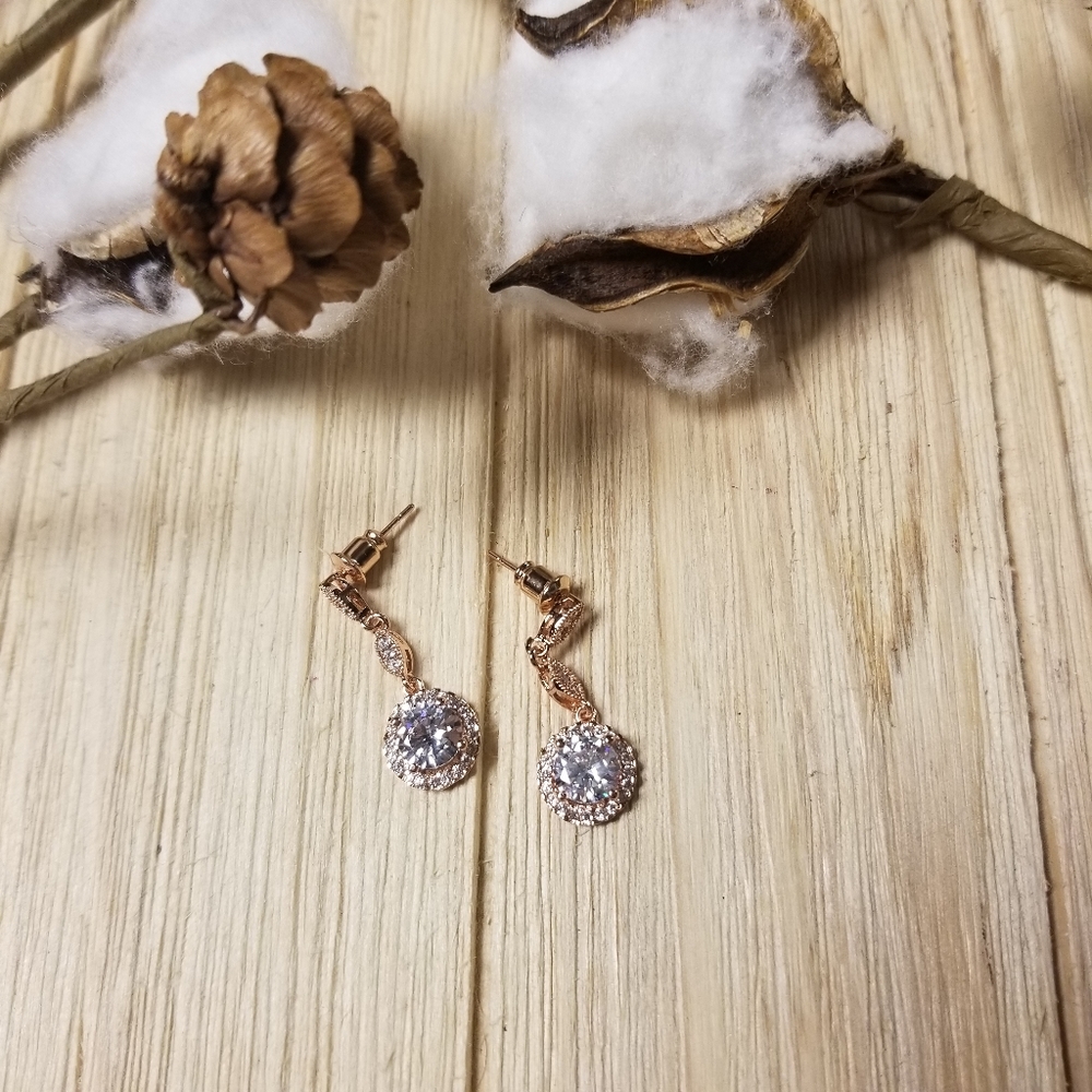 Insanely Gorgeous!! ROSE GOLD CZ Dangle earrings - Picture 4 of 8